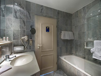 Radisson Blu Hotel Halle-Merseburg double room bathroom